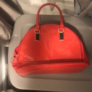 Leather look fuchsia round top round bottom zipper